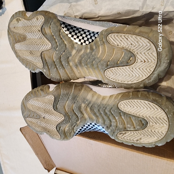 Air Jordan 11 Retro White and Silver Sneakers with Glitter Accents - Picture 10 of 11